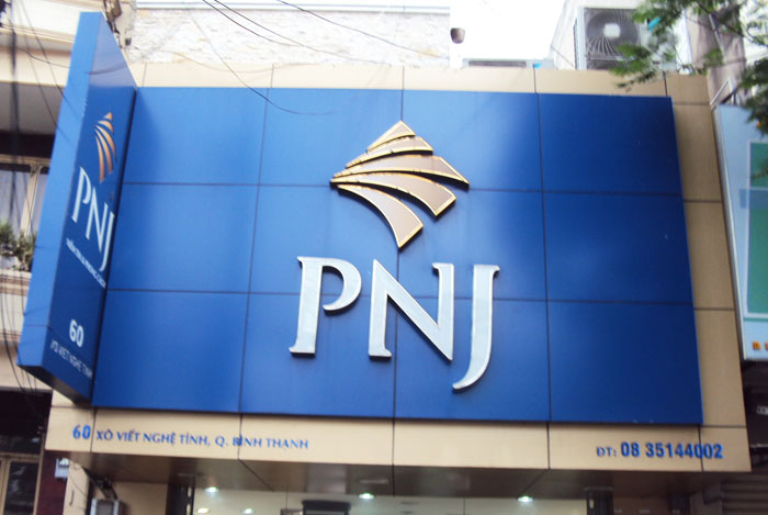 Thi Công Bảng Hiệu Mica Đèn LED