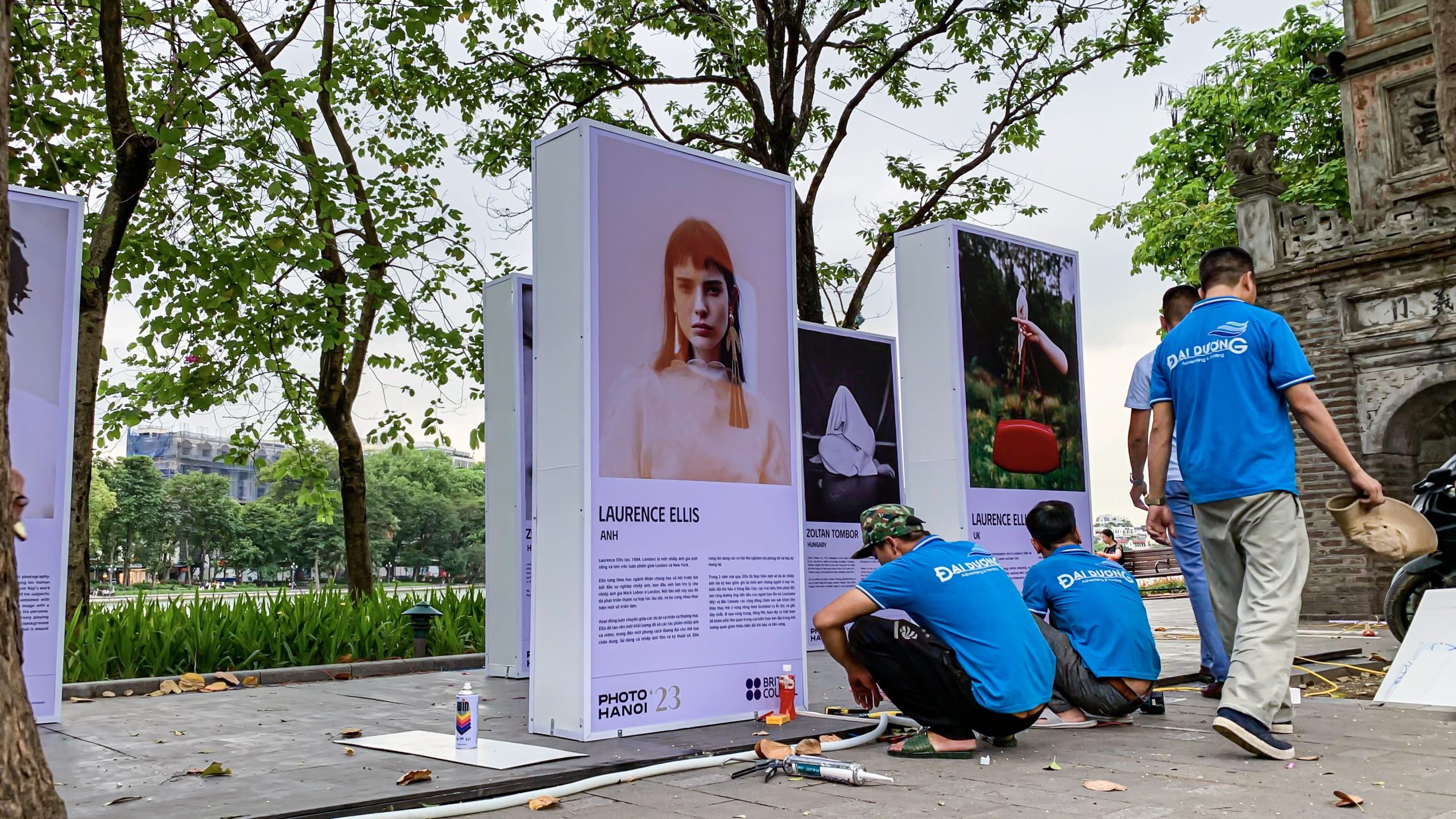 Thi Công Hộp Đèn Ngoài Trời