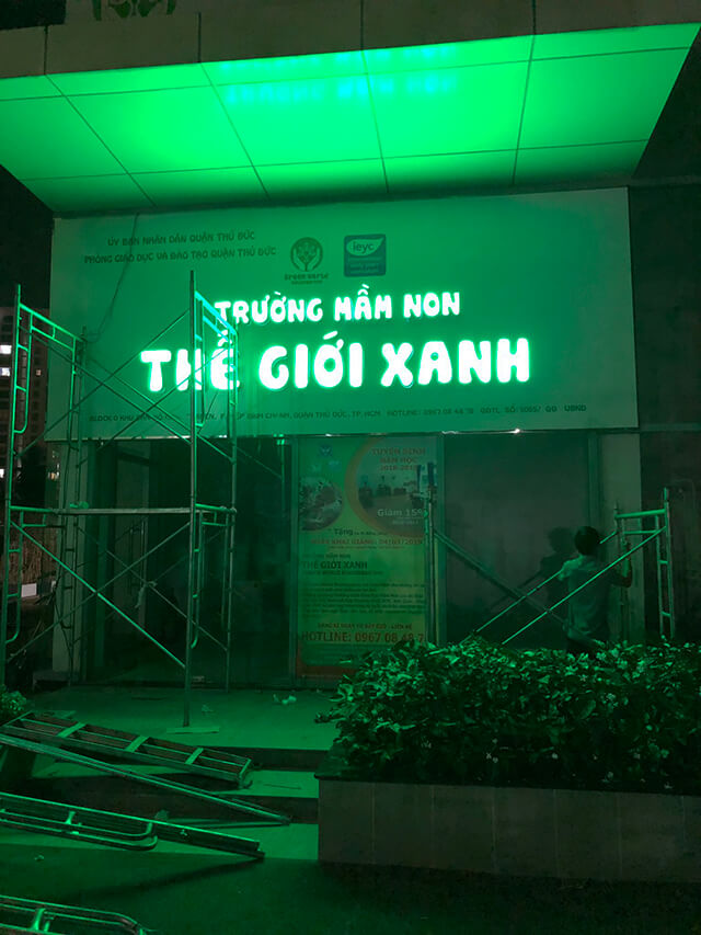 Thi Công Hộp Đèn Ngoài Trời