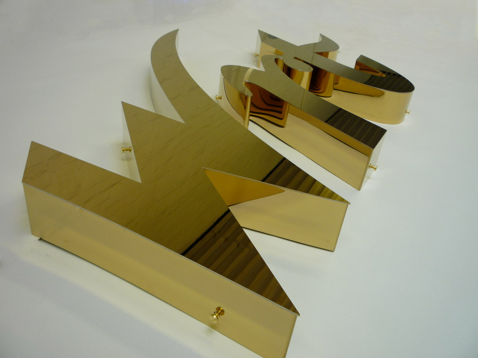 Thiết Kế Biển Quảng Cáo Chữ Inox Vàng