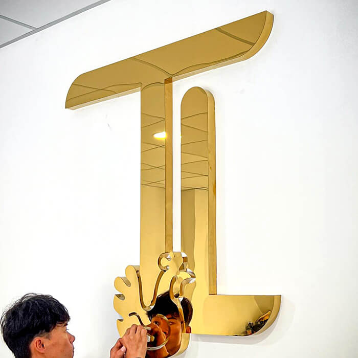 Thiết Kế Biển Quảng Cáo Chữ Inox Vàng