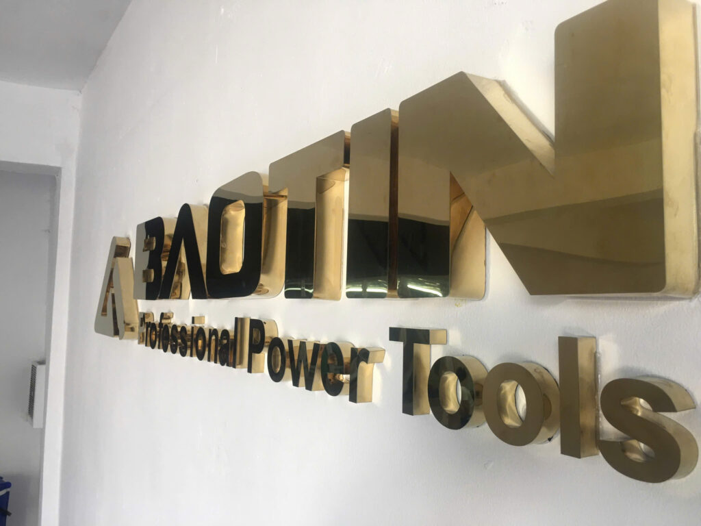 Thiết Kế Biển Quảng Cáo Chữ Inox Vàng