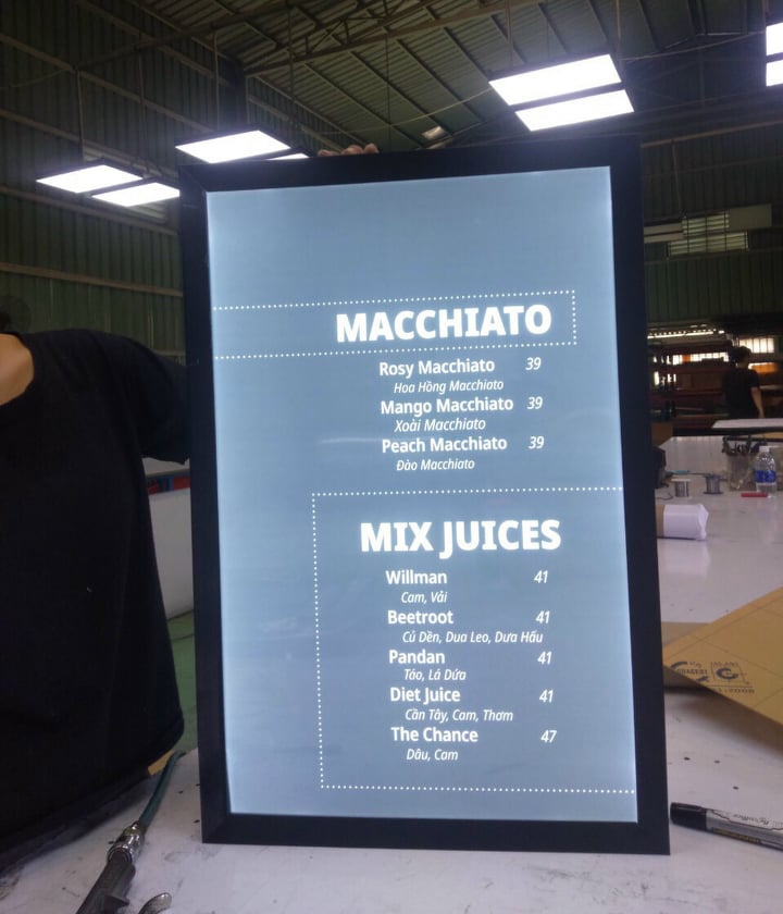 Thi Công Hộp Đèn Quán Cafe