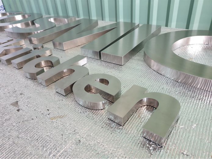 Thi Công Chữ Nổi Inox