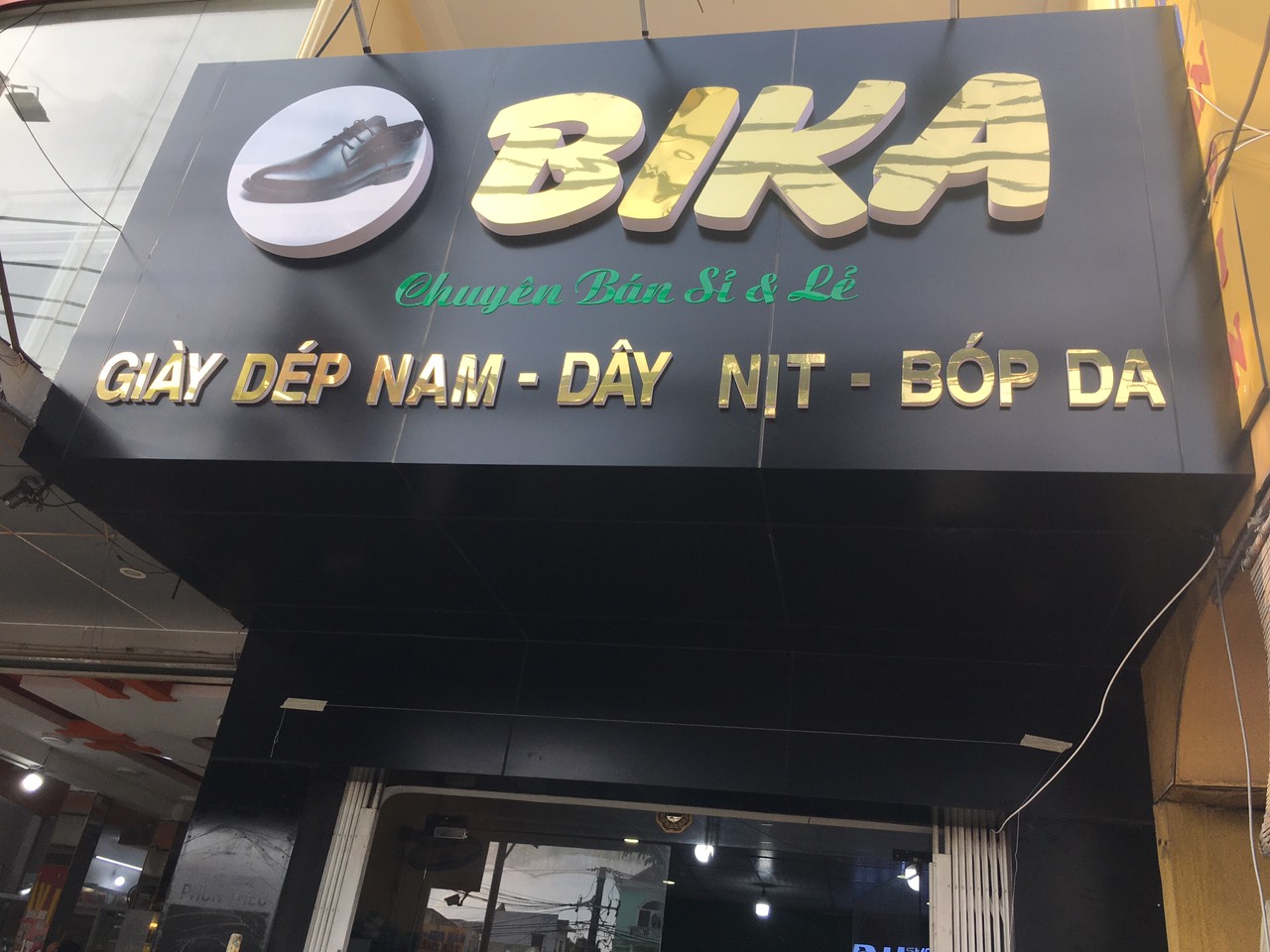 Thiết Kế Bảng Hiệu Alu Gương Sang Trọng