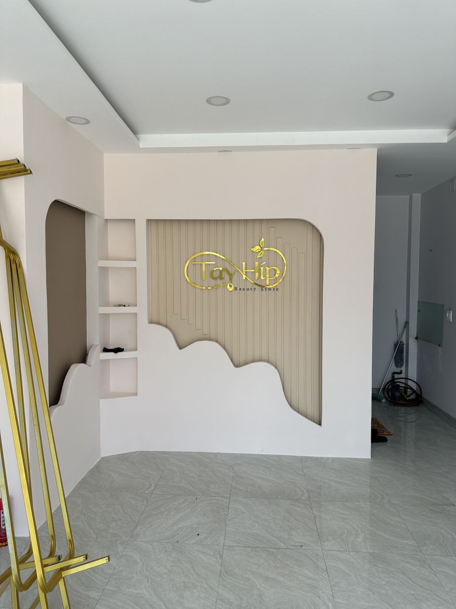 Thiết Kế Bảng Hiệu Alu Gương Sang Trọng