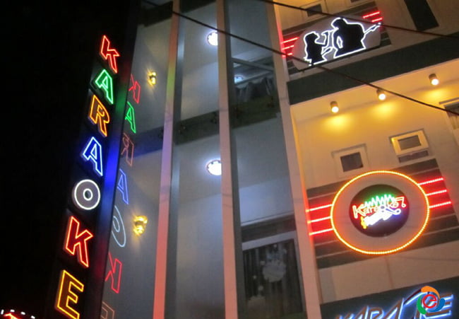 Thi Công Biển Hiệu Quán Karaoke