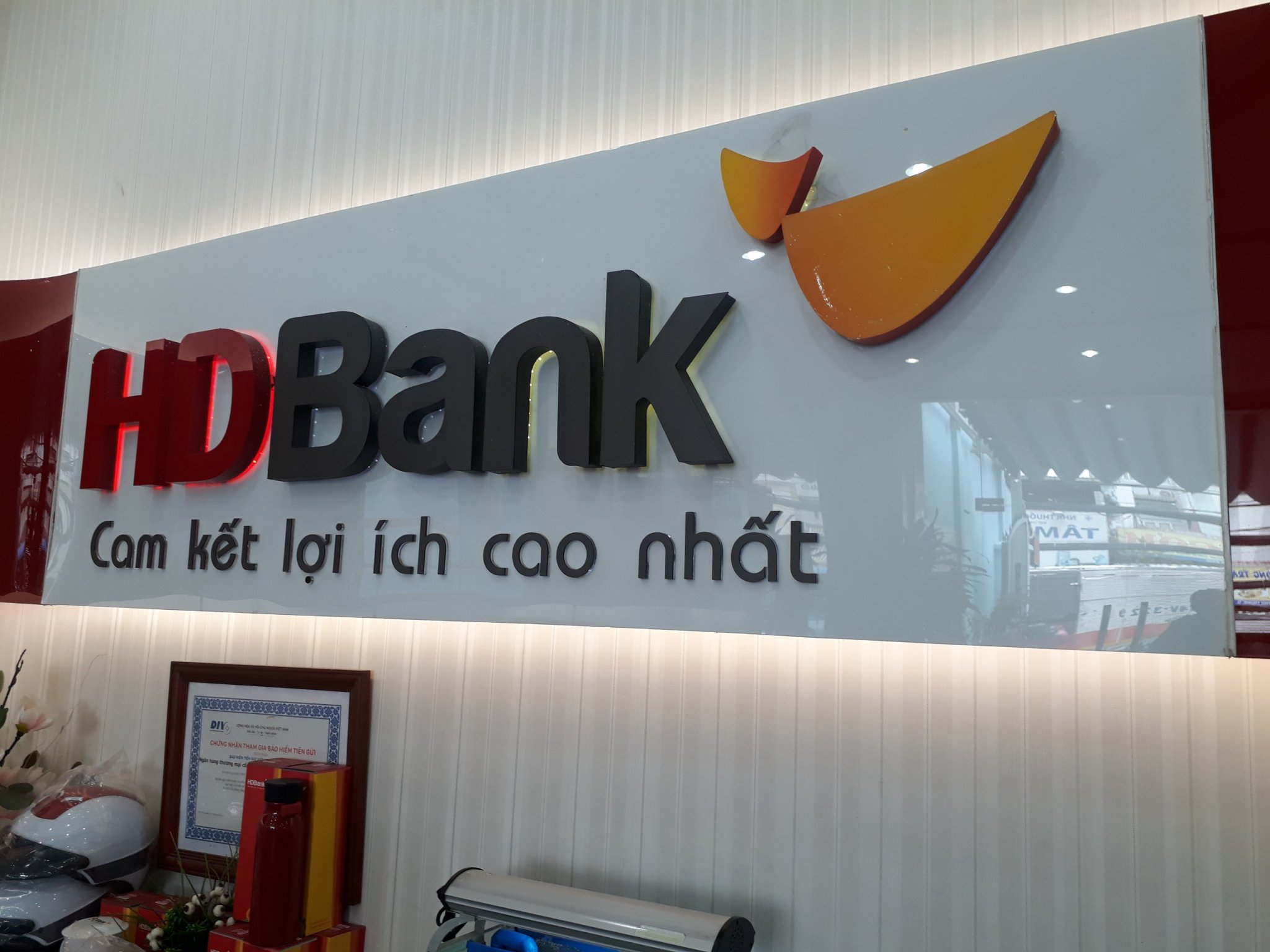 Thi Công Biển Quảng Cáo Bằng Kính