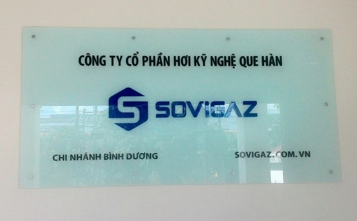 Thiết Kế Biển Quảng Cáo Bằng Kính