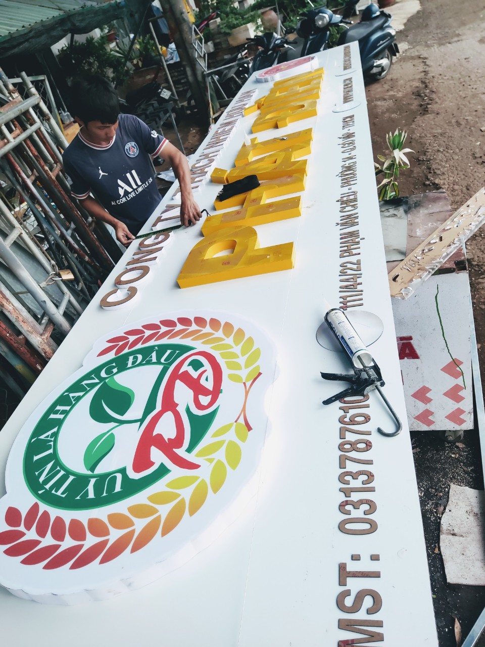 Thiết Kế Bảng Hiệu Alu Chuyên Nghiệp