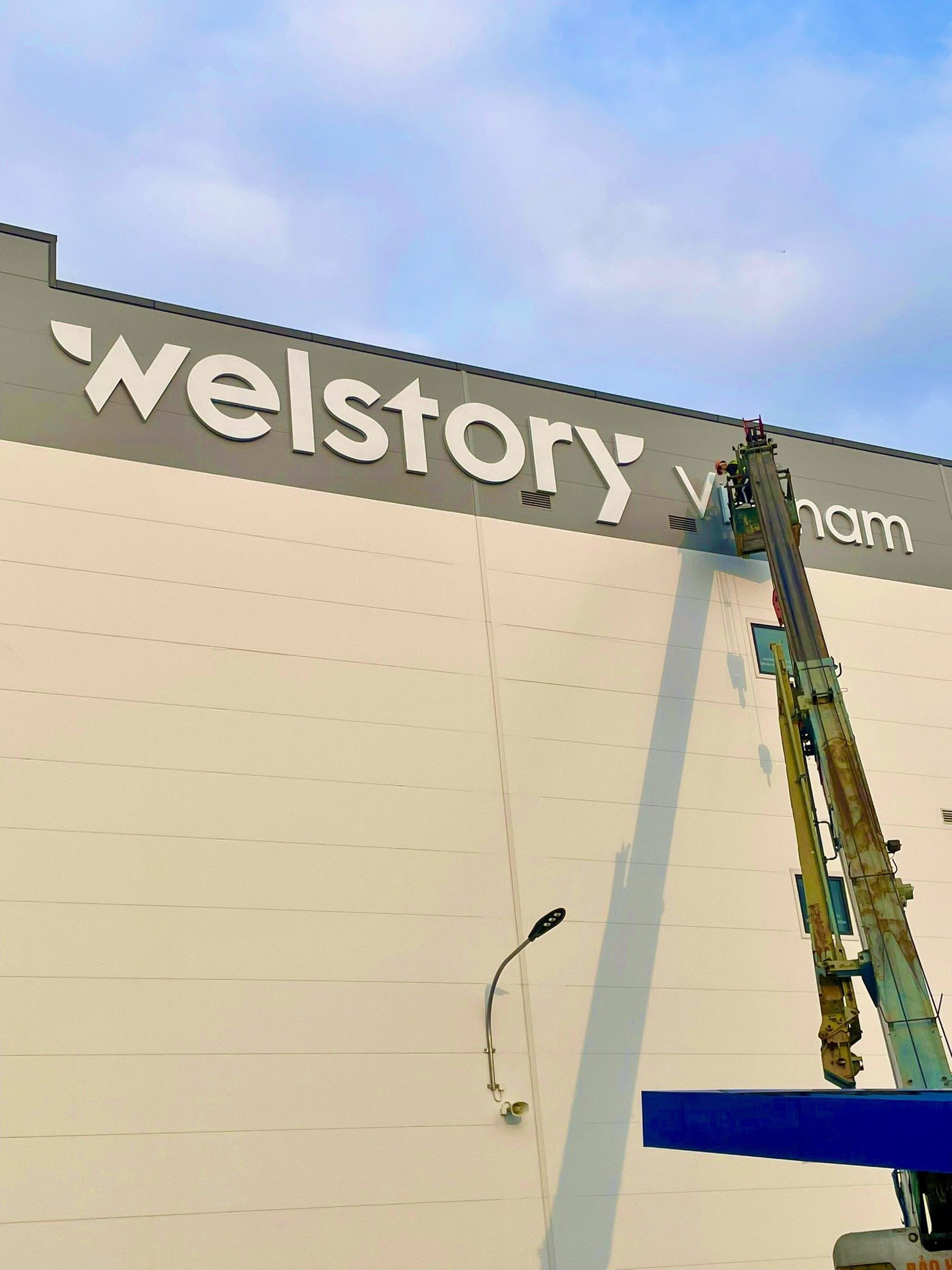 Thi Công Biển Chữ Nổi Chuyên Nghiệp