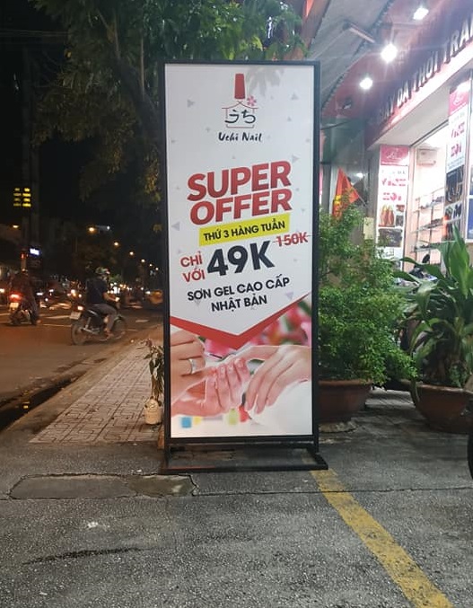Thiết Kế Standee Chân Sắt TP.HCM