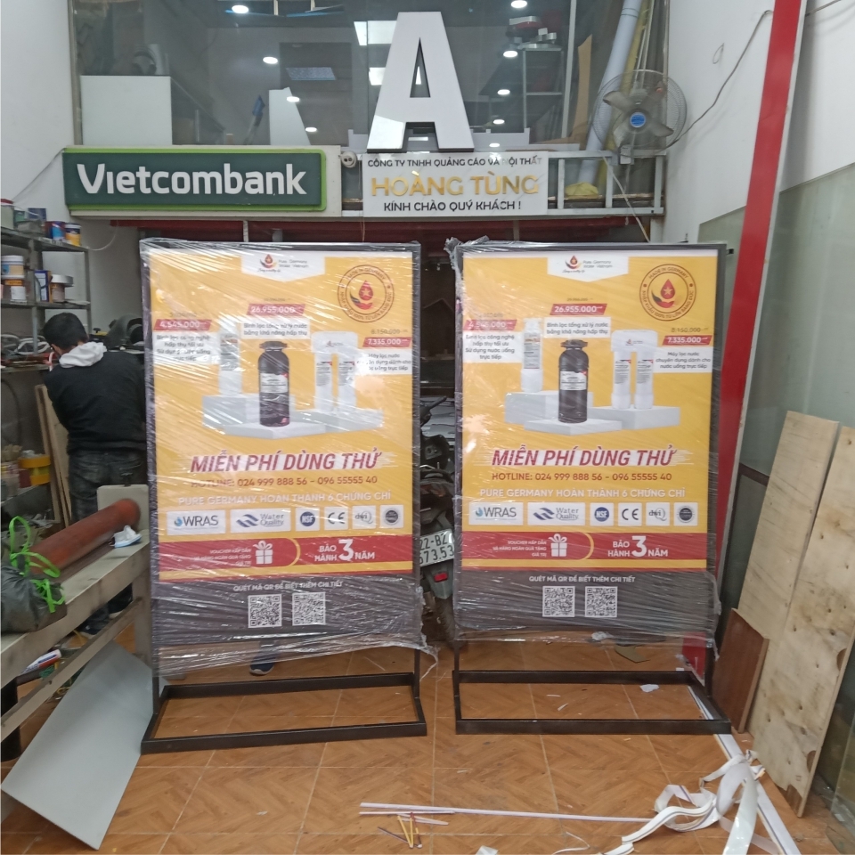 Thiết Kế Standee Chân Sắt TP.HCM
