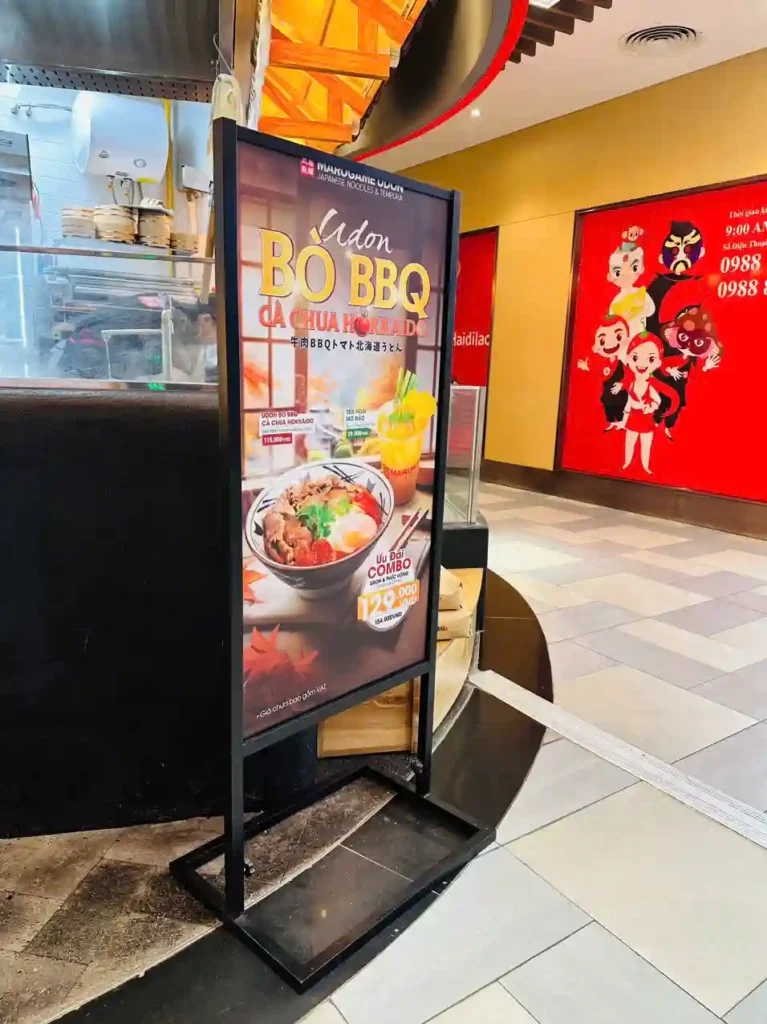Thiết Kế Standee Chân Sắt TP.HCM