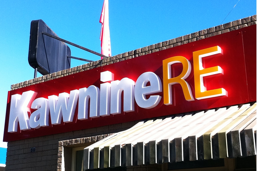 Thi Công Biển Mica Chữ Nổi