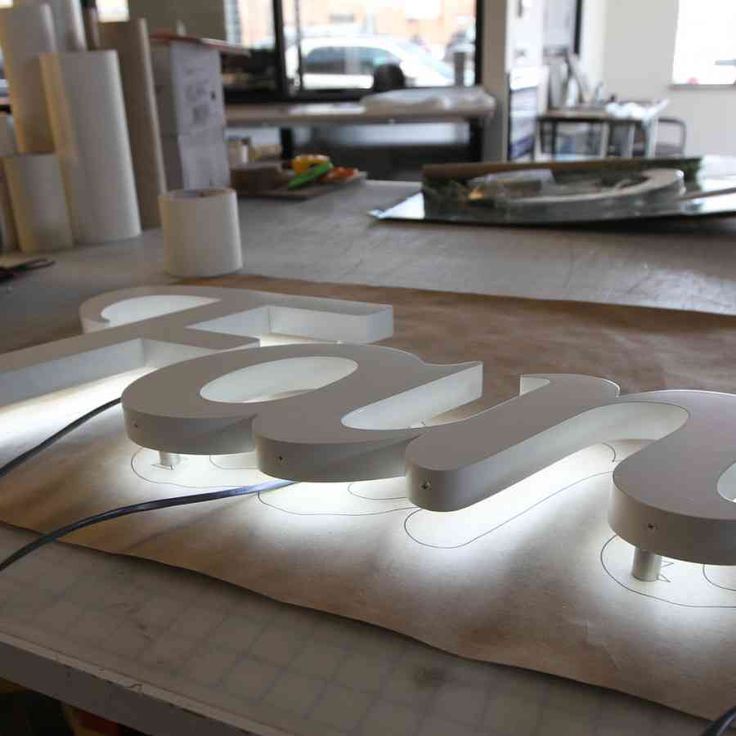 Thiết Kế Biển Mica Chữ Nổi