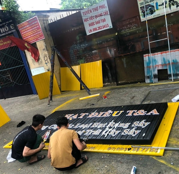 Thiết Kế Biển Quảng Cáo Tôn Sóng