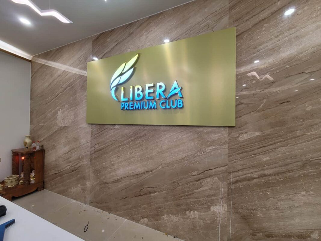 Thi Công Bảng Hiệu Gắn Tường Chuyên Nghiệp