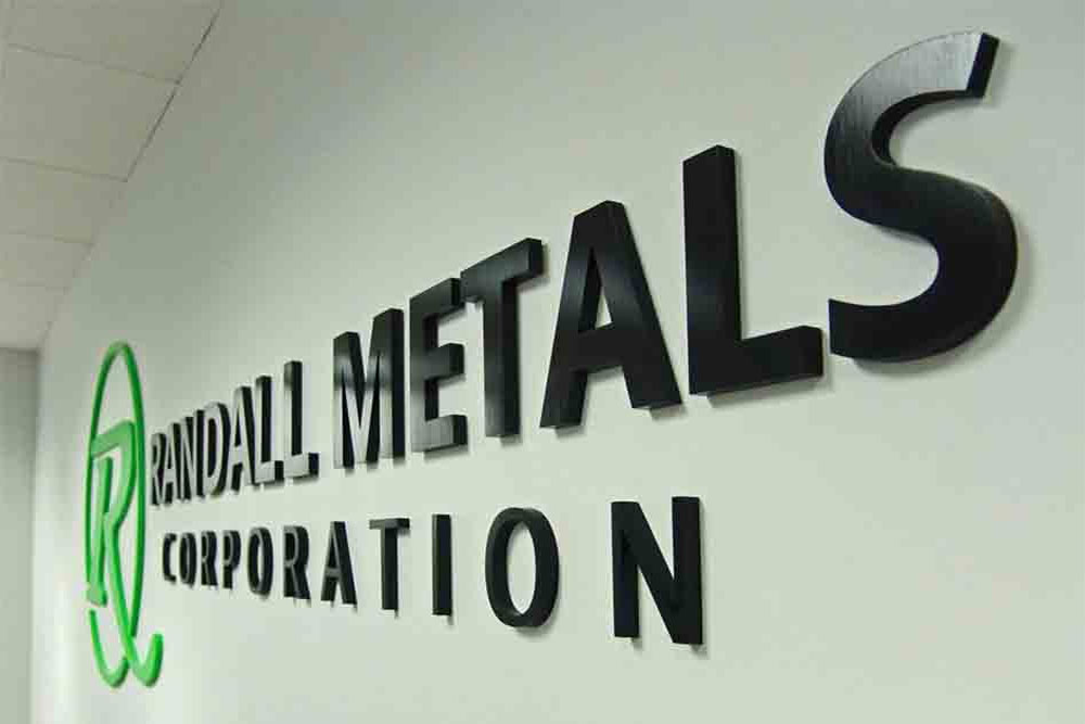 Thi Công Bảng Hiệu Gắn Tường Chuyên Nghiệp