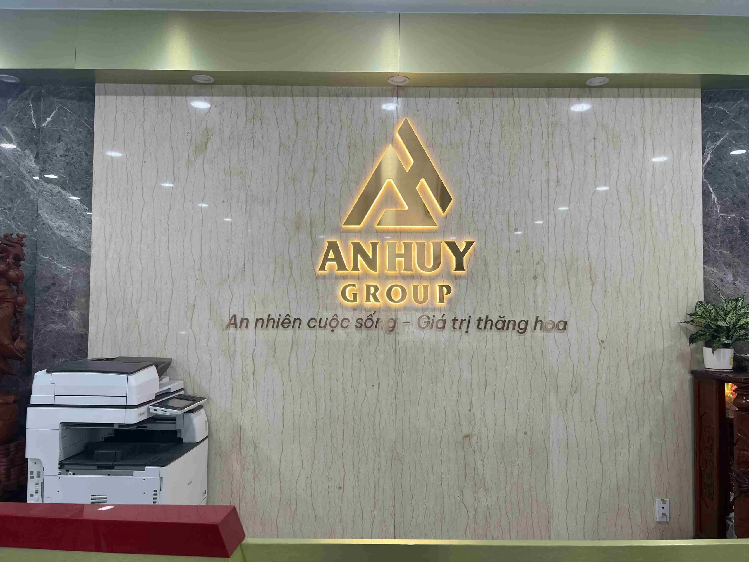 Thiết Kế Bảng Hiệu Gắn Tường Chuyên Nghiệp