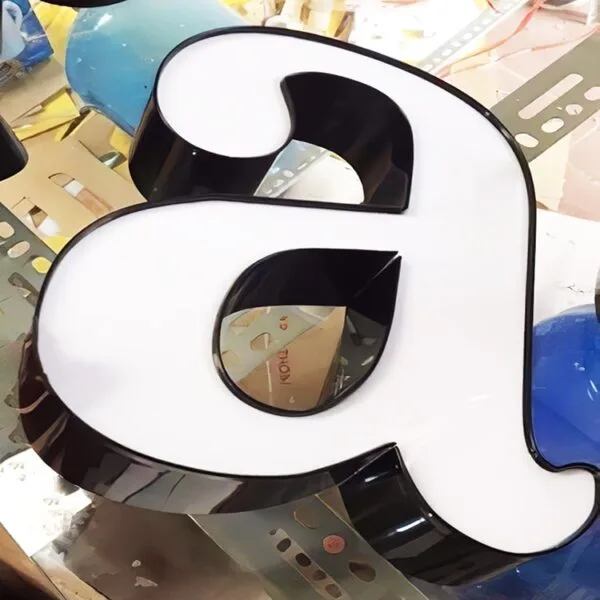 Thiết Kế Bảng Hiệu Chữ Nổi Chân Nhôm Đẹp