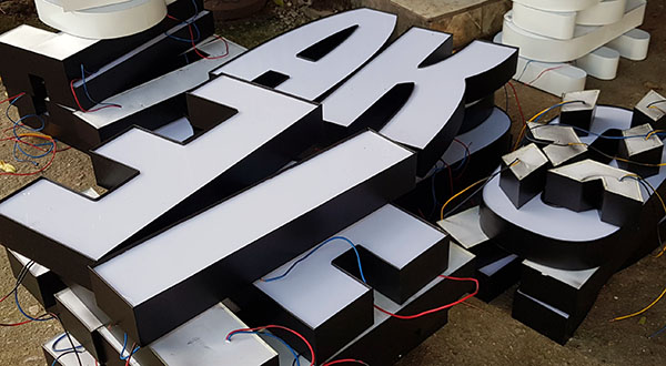 Thiết Kế Bảng Hiệu Chữ Nổi Chân Nhôm Đẹp