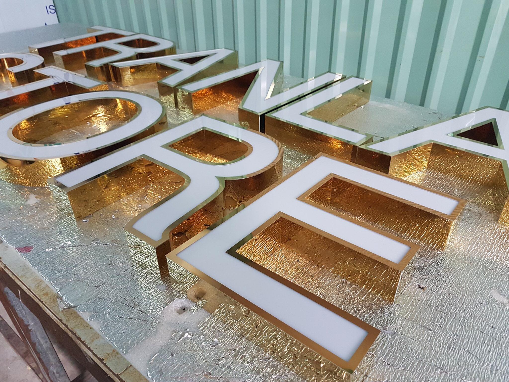 Thiết Kế Bảng Hiệu Chữ Nổi Sáng Mặt Chuyên Nghiệp