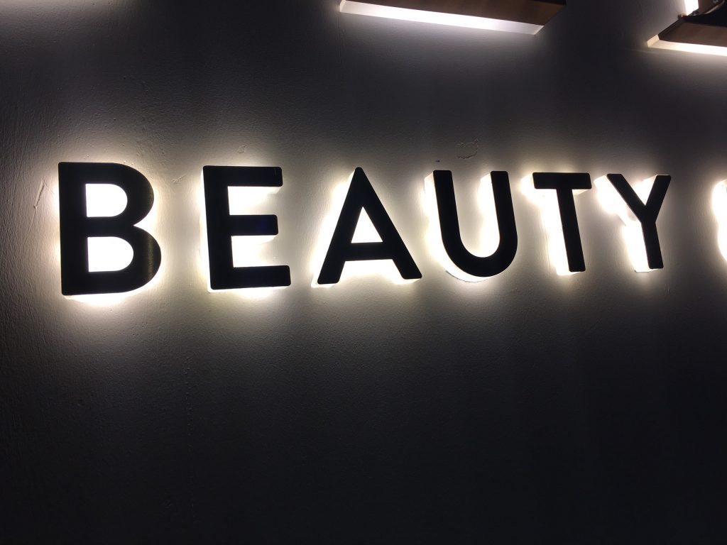 Thi Công Bảng Hiệu Chữ Nổi Sáng Mặt