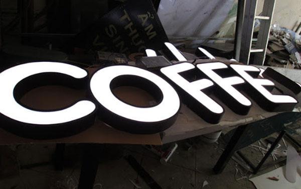 Thi Công Bảng Hiệu Chữ Nổi Sáng Mặt