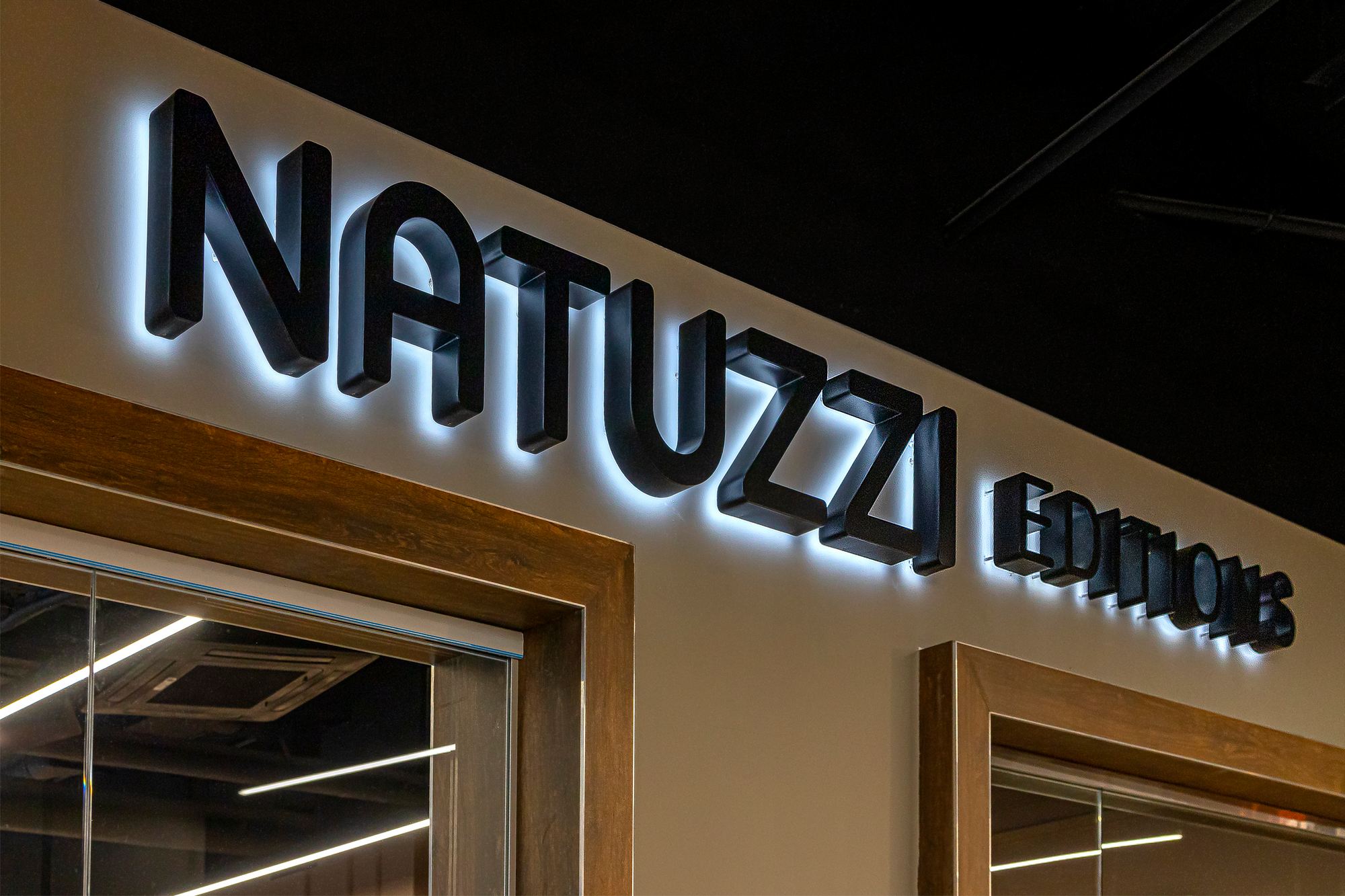 Thi Công Bảng Hiệu Chữ Nổi Sáng Mặt