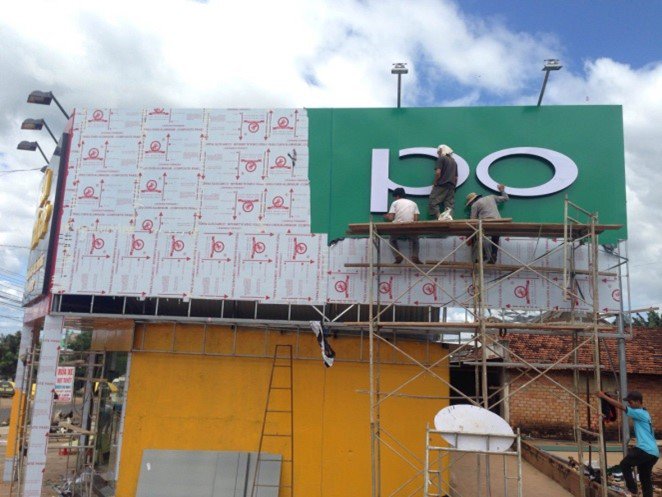 Thi Công Bảng Quảng Cáo Điện Thoại Chuyên Nghiệp