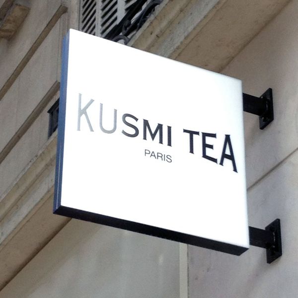 Thi Công Biển Hộp Đèn Mica Chuyên Nghiệp