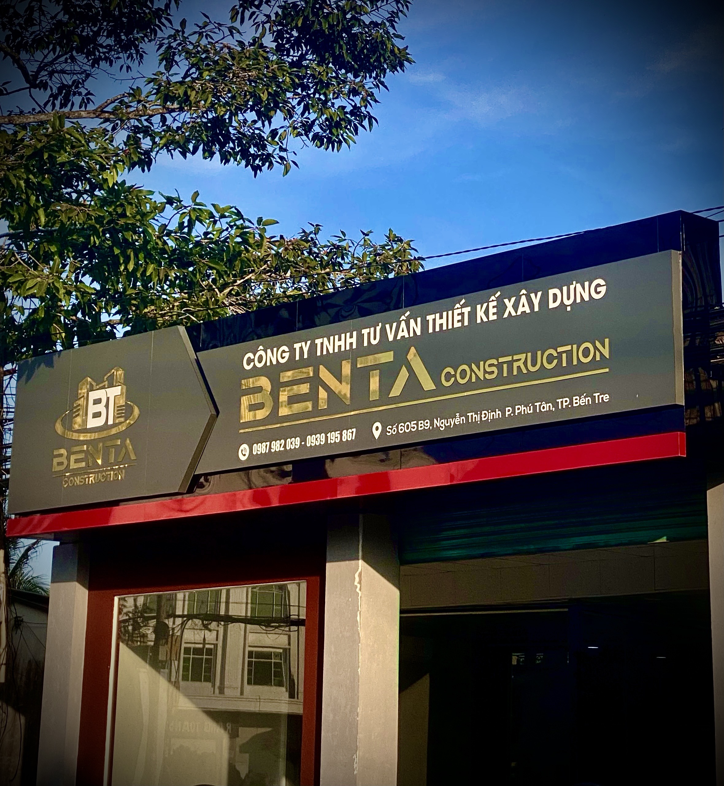 Thiết Kế Bảng Hiệu Lớn Chuẩn Thương Hiệu