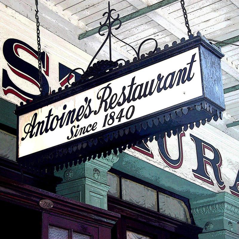 Thi Công Bảng Hiệu Nhà Hàng Chuyên Nghiệp