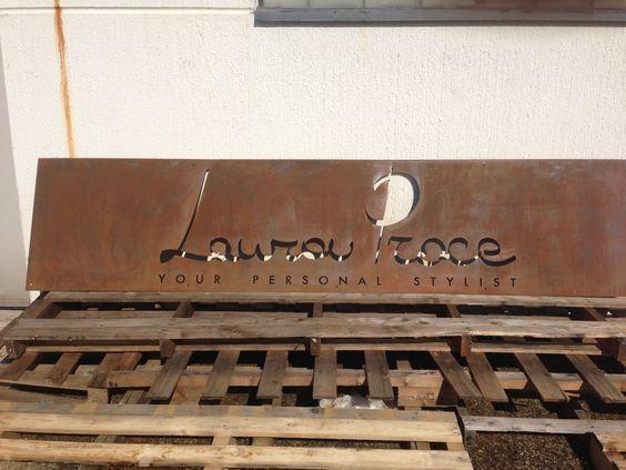 Thi Công Bảng Hiệu CNC Chuyên Nghiệp