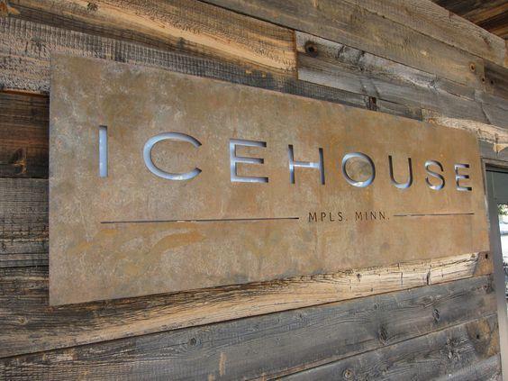 Thi Công Bảng Hiệu CNC Chuyên Nghiệp