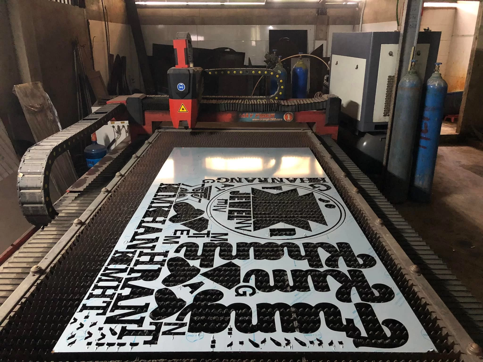 Thiết Kế Bảng Hiệu CNC Chuyên Nghiệp