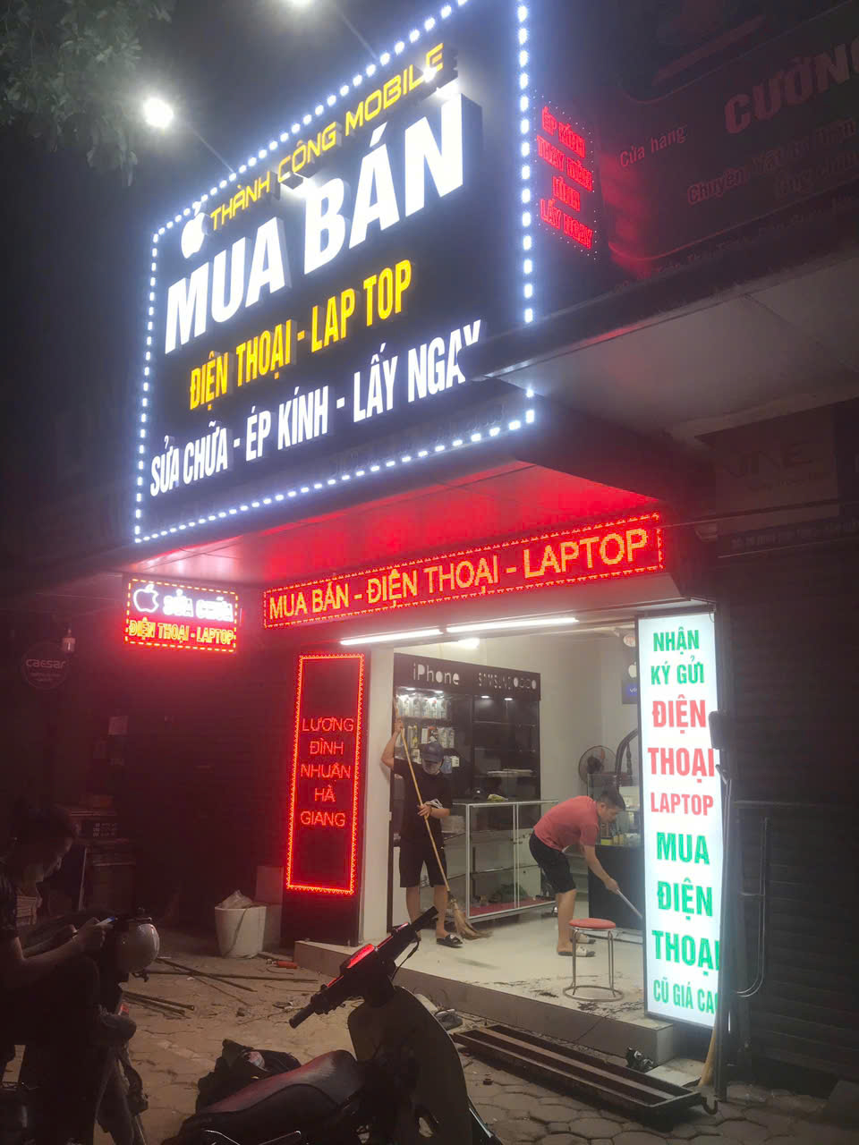 Thi Công Biển Cửa Hàng Điện Thoại Chuyên Nghiệp