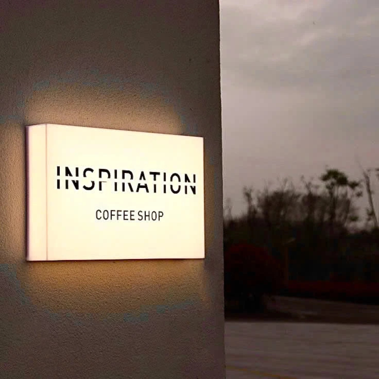 Mẫu Bảng Hiệu Showroom Đẹp Năm 2025