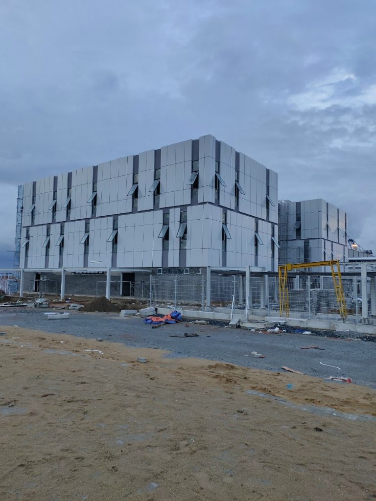 Thi Công Bảng Hiệu Nhà Xưởng Chuyên Nghiệp