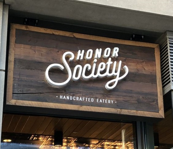 Thiết Kế Bảng Hiệu Gỗ Vintage