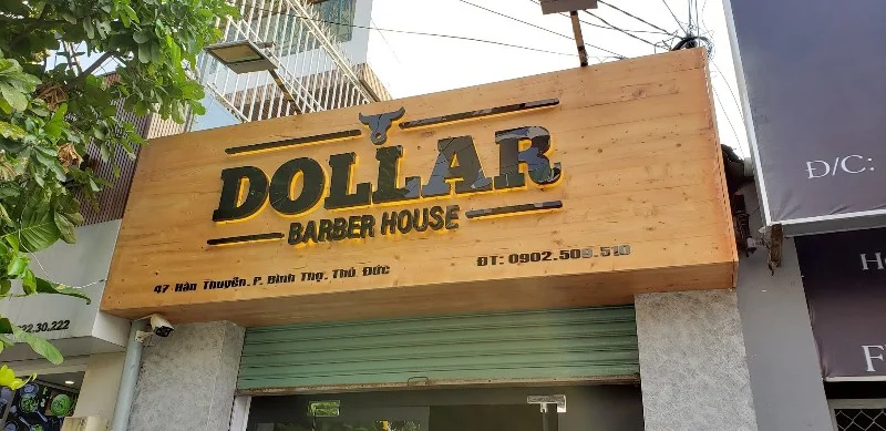 Bảng Hiệu Gỗ Cổ Điển