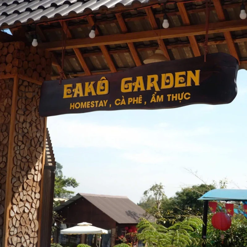 Thi Công Bảng Hiệu Gỗ Cổ Điển