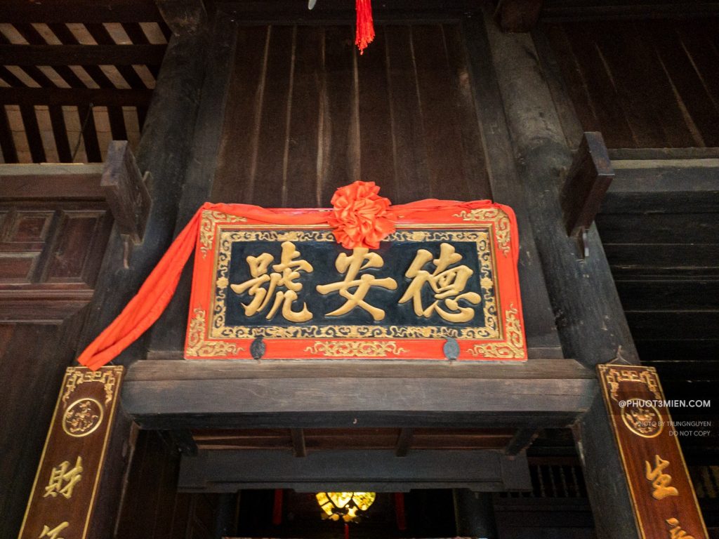 Thi Công Bảng Hiệu Gỗ Cổ Điển