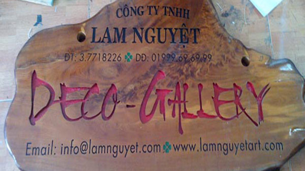 Thi Công Bảng Hiệu Gỗ Cổ Điển