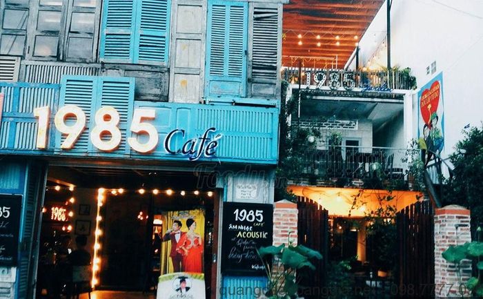 Thiết Kế Bảng Hiệu Gỗ Cổ Điển