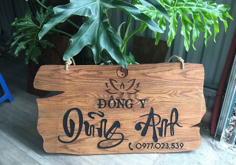 Thiết Kế Bảng Hiệu Gỗ Cổ Điển