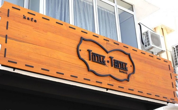 Mẫu Bảng Hiệu Gỗ Cổ Điển Đẹp Năm 2025