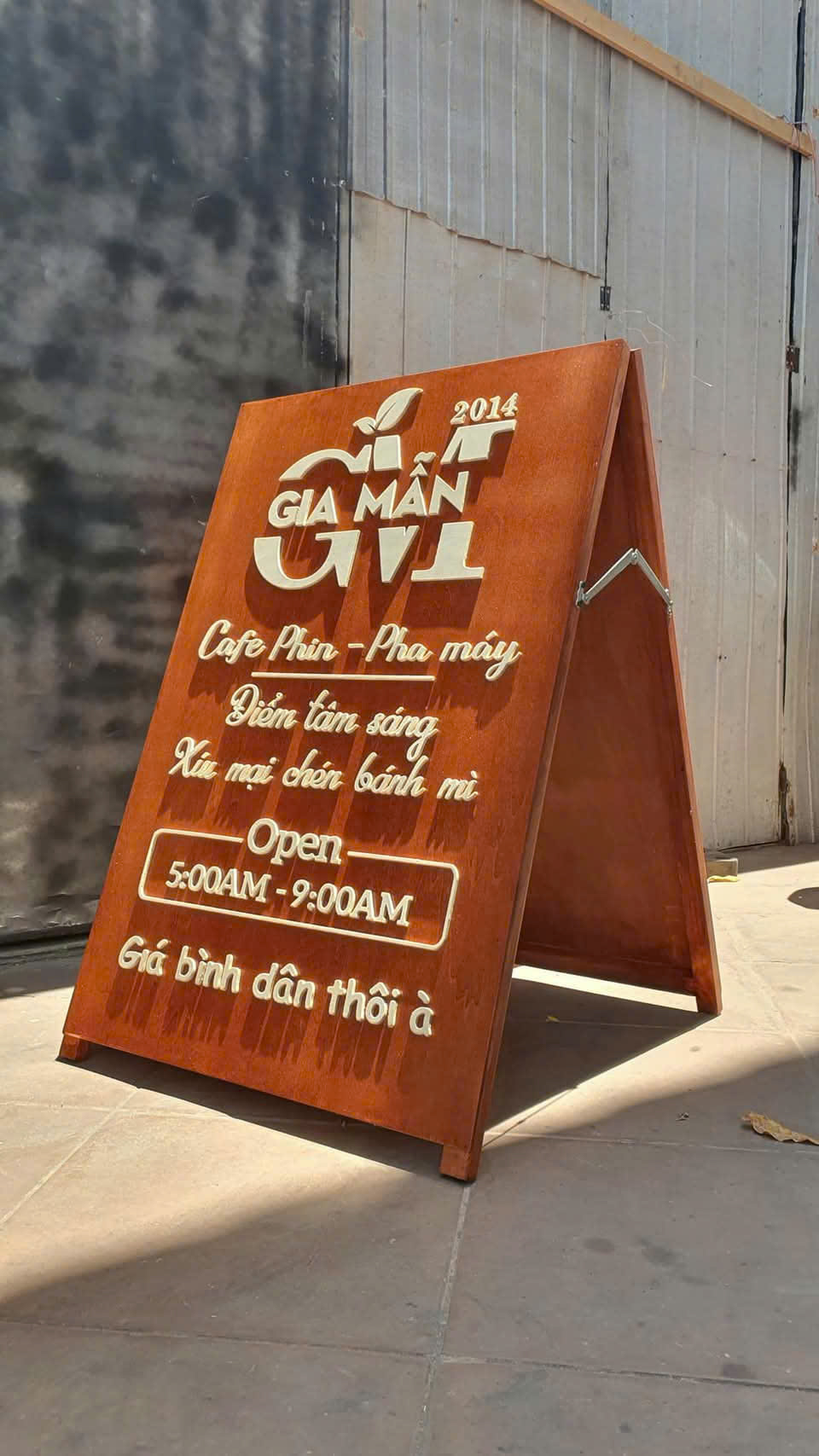 Mẫu Bảng Hiệu Gỗ Cổ Điển Đẹp Năm 2025