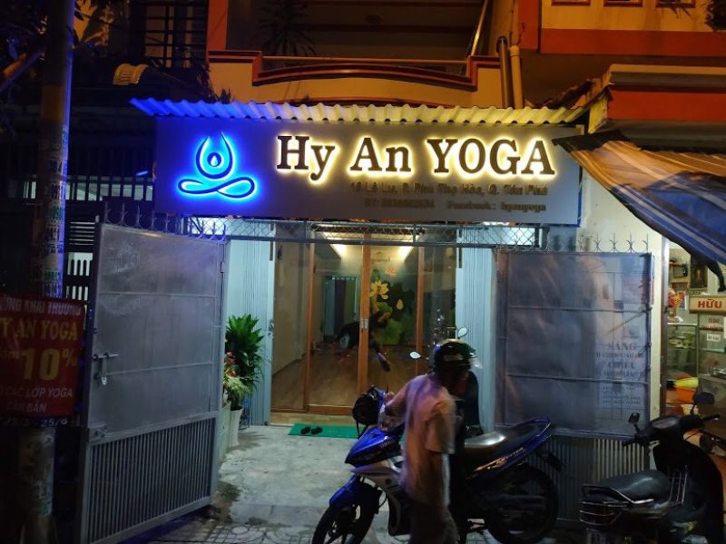 Thi Công Bảng Hiệu Phòng Tập Yoga